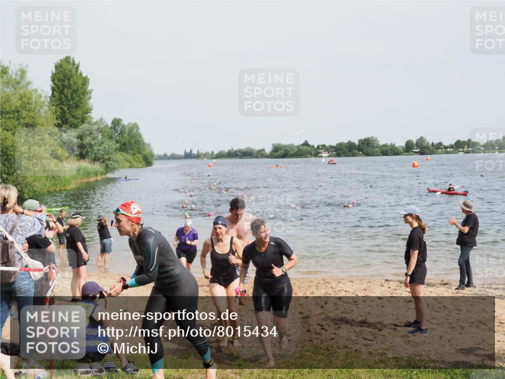 21.06.2025 - 27. Vierlanden-Triathlon MichiJ http://msf.ph/oto/8015434 15.06.2026 10:16:30 Schwimmen 477, 487, 491, 494, 499, 526, 549, 574, 614, 634 meine-sportfotos.de