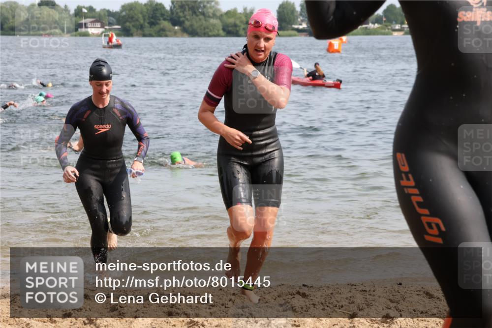 15.06.2025 - 27. Vierlanden-Triathlon Lena Gebhardt http://msf.ph/oto/8015445 15.06.2025 10:14:59 Schwimmen 476, 521, 525, 528, 570, 587, 592, 593, 597, 605, 608, 635, 1397 meine-sportfotos.de