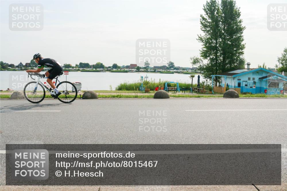 15.06.2025 - 27. Vierlanden-Triathlon H.Heesch http://msf.ph/oto/8015467 15.06.2025 09:09:08 Radfahren 242 meine-sportfotos.de
