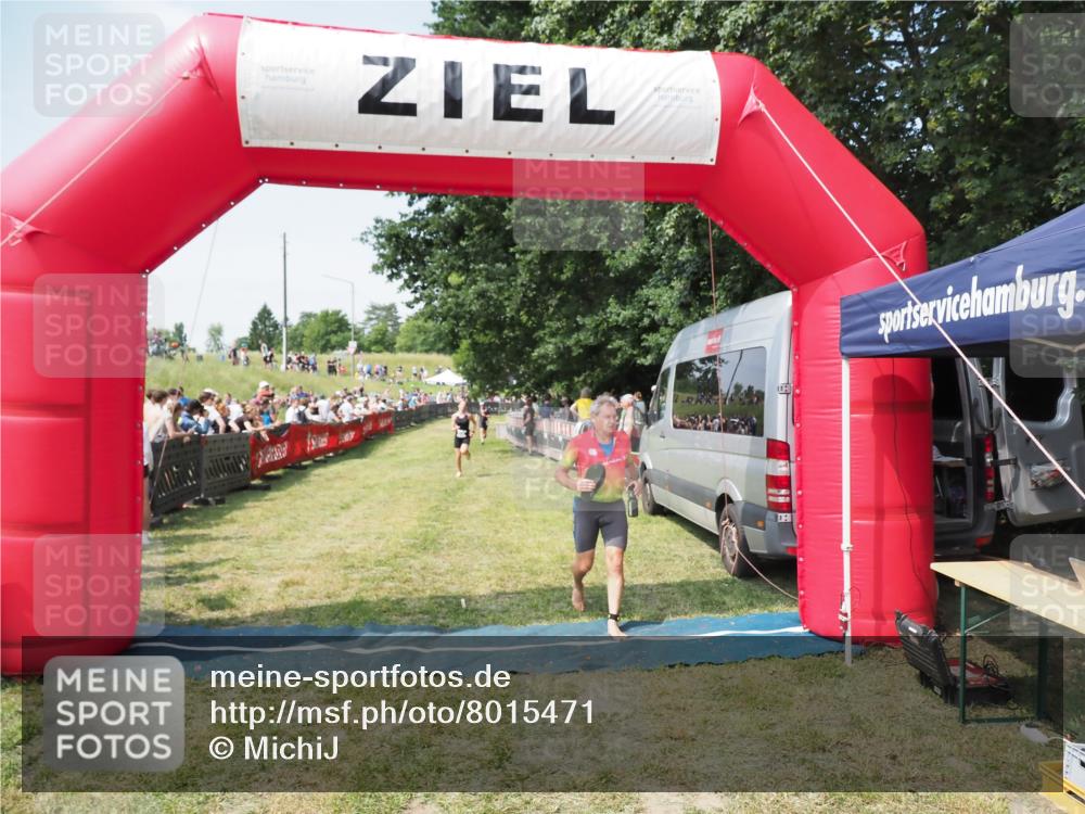 21.06.2025 - 27. Vierlanden-Triathlon MichiJ http://msf.ph/oto/8015471 15.06.2026 11:32:11 Ziel 183 meine-sportfotos.de