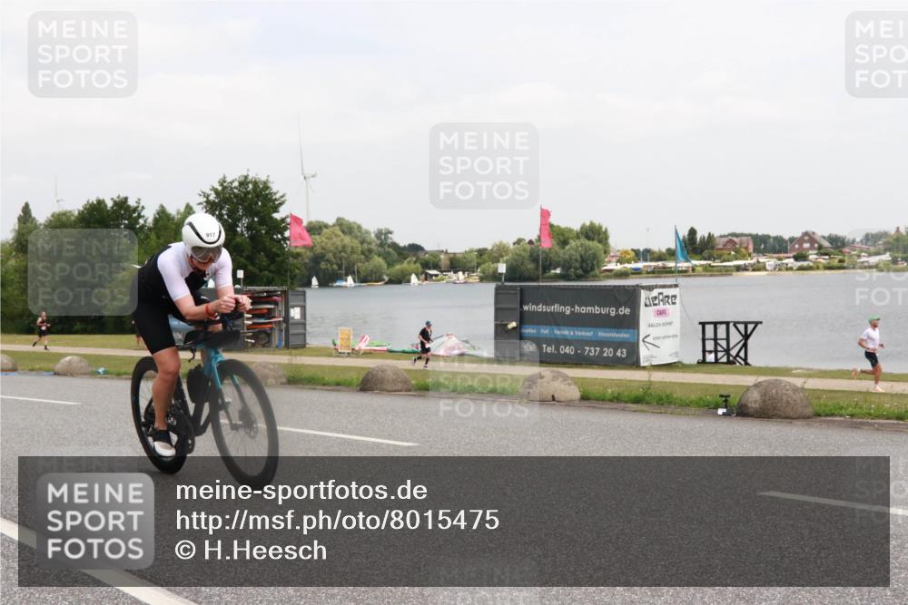 21.06.2025 - 27. Vierlanden-Triathlon H.Heesch http://msf.ph/oto/8015475 15.06.2025 12:03:37 Radfahren 911, 917, 933 meine-sportfotos.de