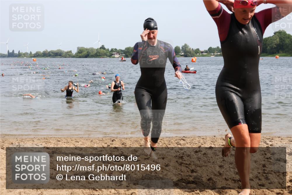 15.06.2025 - 27. Vierlanden-Triathlon Lena Gebhardt http://msf.ph/oto/8015496 15.06.2025 10:15:01 Schwimmen 476, 480, 521, 525, 528, 570, 587, 592, 593, 597, 605, 635, 1397 meine-sportfotos.de