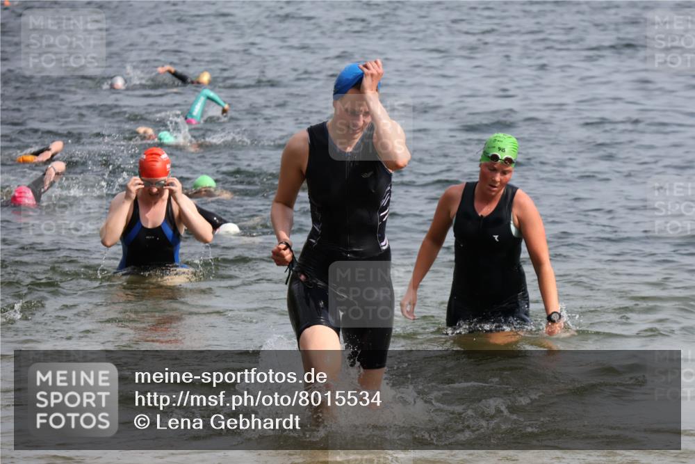 15.06.2025 - 27. Vierlanden-Triathlon Lena Gebhardt http://msf.ph/oto/8015534 15.06.2025 10:15:03 Schwimmen 476, 480, 521, 525, 528, 555, 570, 587, 592, 597, 605, 635, 1397 meine-sportfotos.de
