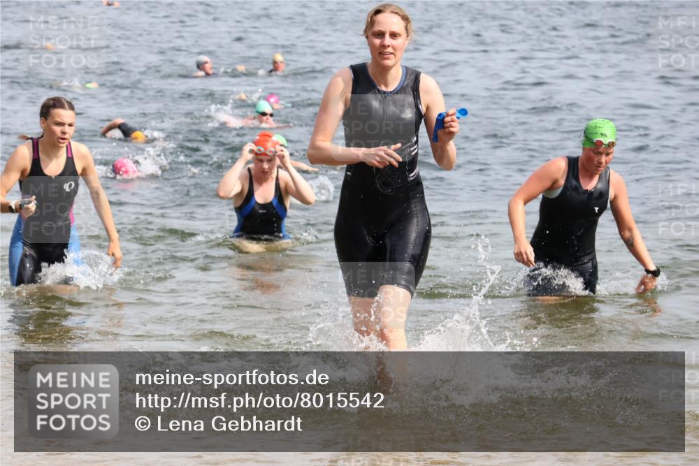 15.06.2025 - 27. Vierlanden-Triathlon Lena Gebhardt http://msf.ph/oto/8015542 15.06.2025 10:15:04 Schwimmen 480, 521, 525, 528, 555, 570, 587, 592, 597, 605, 635 meine-sportfotos.de
