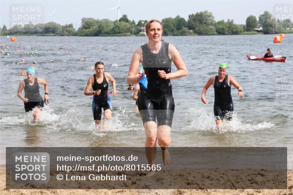 15.06.2025 - 27. Vierlanden-Triathlon Lena Gebhardt http://msf.ph/oto/8015565 15.06.2025 10:15:06 Schwimmen 480, 507, 521, 525, 528, 555, 570, 587, 592, 597, 605, 635 meine-sportfotos.de