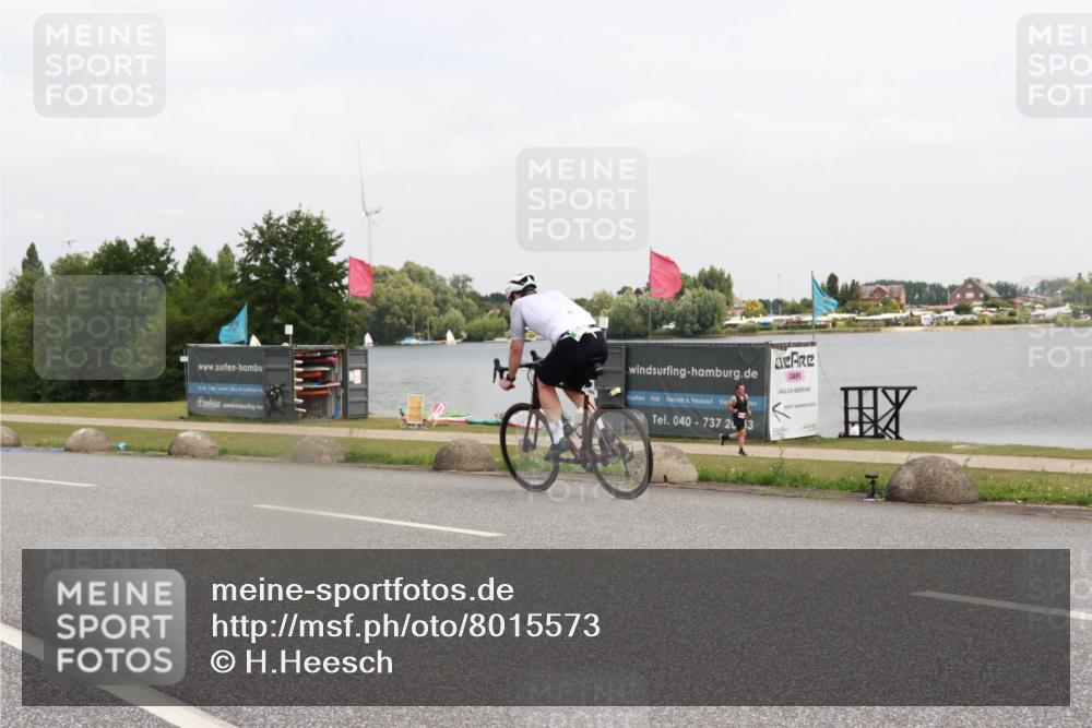 21.06.2025 - 27. Vierlanden-Triathlon H.Heesch http://msf.ph/oto/8015573 15.06.2025 12:03:47 Radfahren 203, 964 meine-sportfotos.de