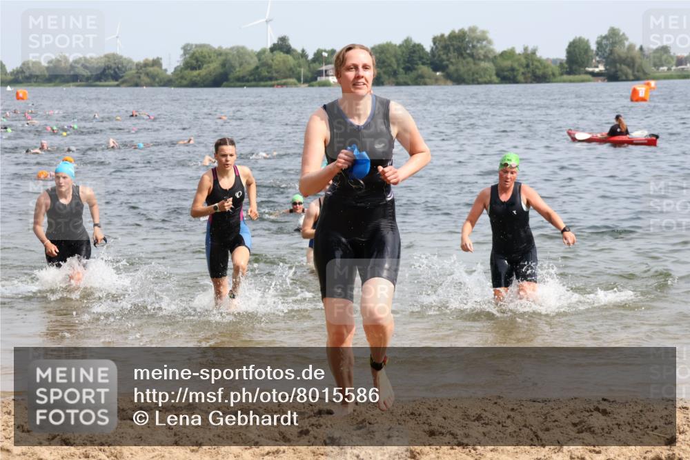 15.06.2025 - 27. Vierlanden-Triathlon Lena Gebhardt http://msf.ph/oto/8015586 15.06.2025 10:15:06 Schwimmen 480, 507, 521, 525, 528, 555, 570, 587, 592, 597, 605, 635 meine-sportfotos.de