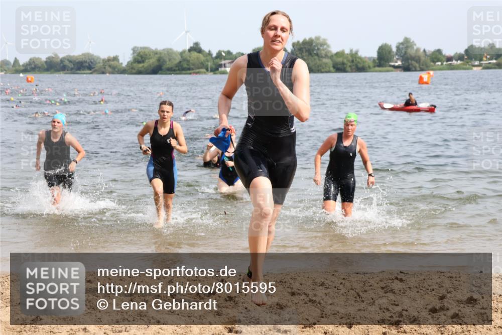 15.06.2025 - 27. Vierlanden-Triathlon Lena Gebhardt http://msf.ph/oto/8015595 15.06.2025 10:15:06 Schwimmen 480, 507, 521, 525, 528, 555, 570, 587, 592, 597, 605, 635 meine-sportfotos.de