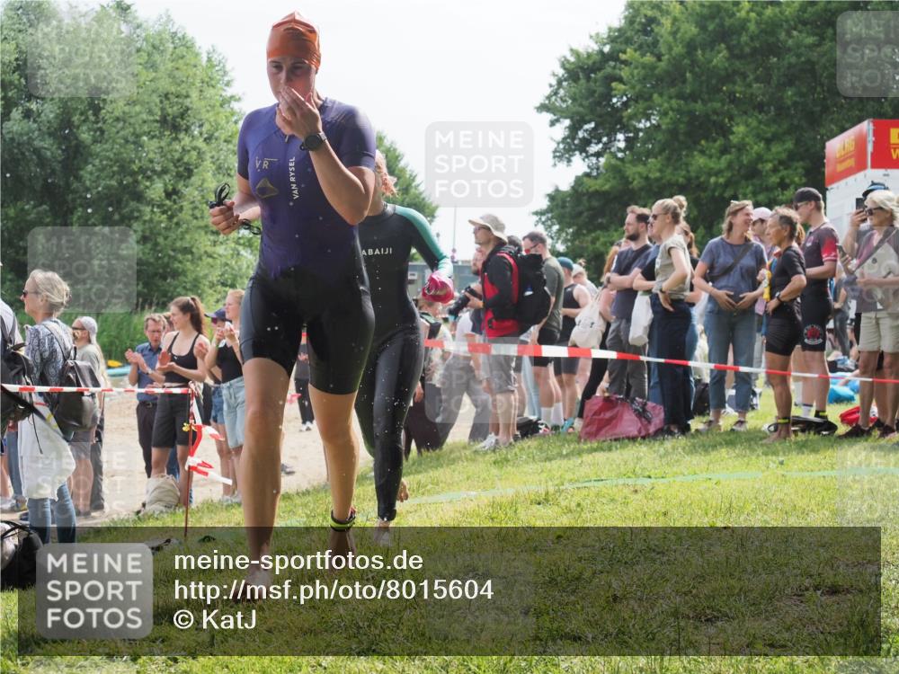 15.06.2025 - 27. Vierlanden-Triathlon KatJ http://msf.ph/oto/8015604 15.06.2025 10:15:38 Schwimmen 508, 509, 511, 554, 620 meine-sportfotos.de