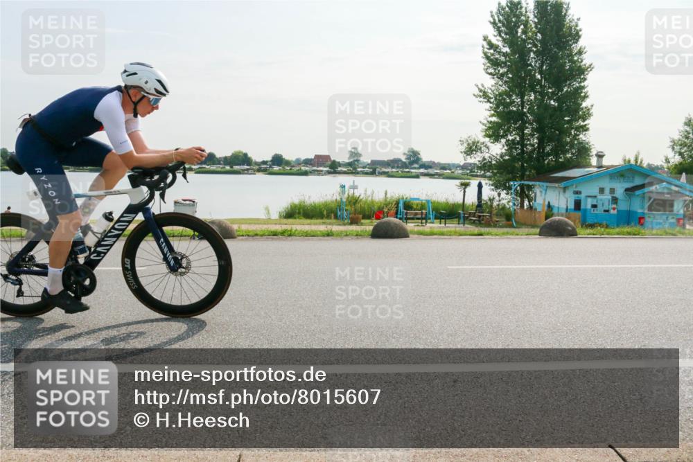 15.06.2025 - 27. Vierlanden-Triathlon H.Heesch http://msf.ph/oto/8015607 15.06.2025 09:10:10 Radfahren 8 meine-sportfotos.de