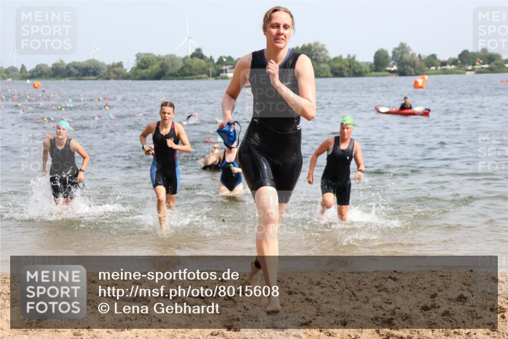 15.06.2025 - 27. Vierlanden-Triathlon Lena Gebhardt http://msf.ph/oto/8015608 15.06.2025 10:15:06 Schwimmen 480, 507, 521, 525, 528, 555, 570, 587, 592, 597, 605, 635 meine-sportfotos.de