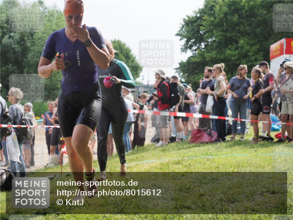 15.06.2025 - 27. Vierlanden-Triathlon KatJ http://msf.ph/oto/8015612 15.06.2025 10:15:38 Schwimmen 508, 509, 511, 554, 620 meine-sportfotos.de