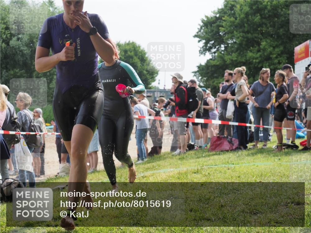 15.06.2025 - 27. Vierlanden-Triathlon KatJ http://msf.ph/oto/8015619 15.06.2025 10:15:38 Schwimmen 508, 509, 511, 554, 620 meine-sportfotos.de
