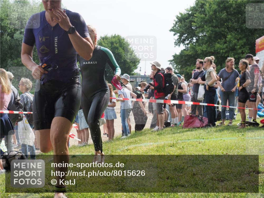 15.06.2025 - 27. Vierlanden-Triathlon KatJ http://msf.ph/oto/8015626 15.06.2025 10:15:38 Schwimmen 508, 509, 511, 554, 620 meine-sportfotos.de