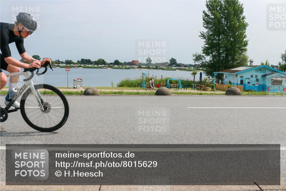 21.06.2025 - 27. Vierlanden-Triathlon H.Heesch http://msf.ph/oto/8015629 15.06.2025 11:55:13 Radfahren 203, 780, 799, 970 meine-sportfotos.de