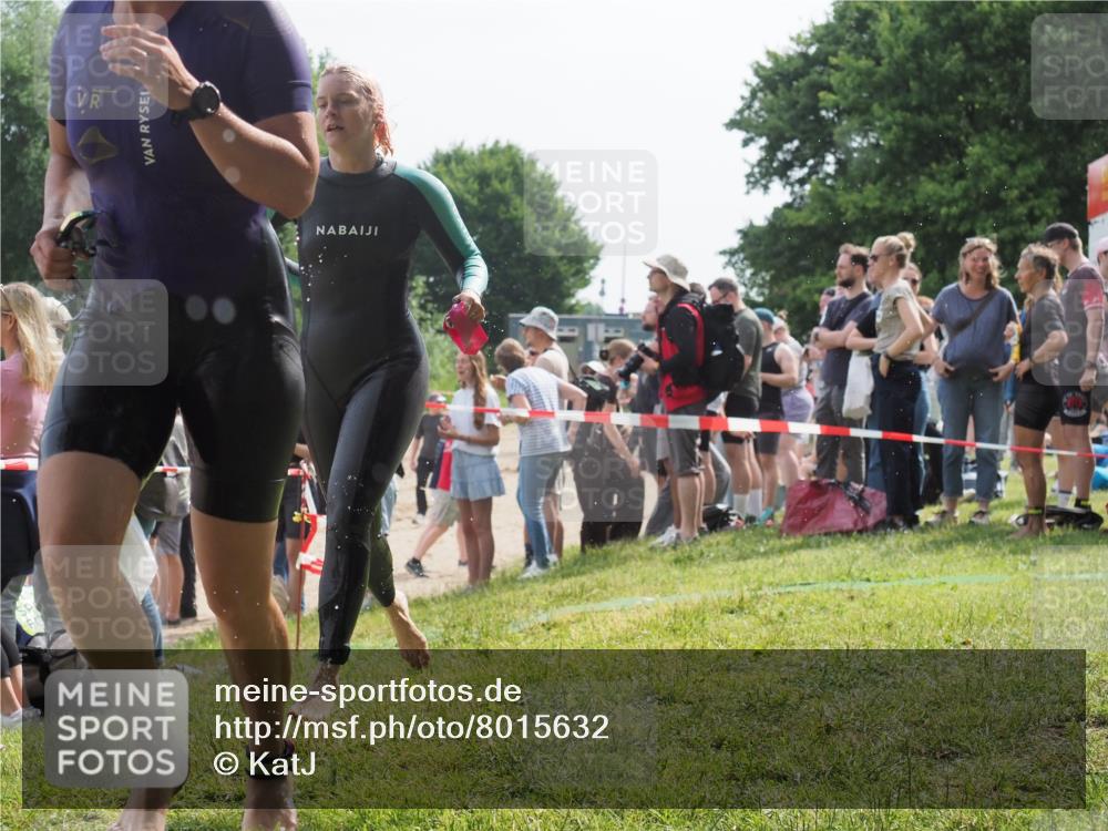 15.06.2025 - 27. Vierlanden-Triathlon KatJ http://msf.ph/oto/8015632 15.06.2025 10:15:38 Schwimmen 508, 509, 511, 554, 620 meine-sportfotos.de