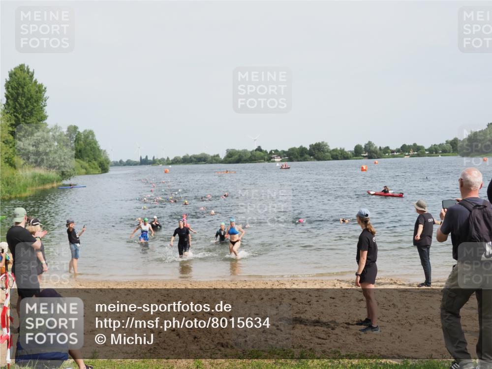 21.06.2025 - 27. Vierlanden-Triathlon MichiJ http://msf.ph/oto/8015634 15.06.2026 10:16:41 Schwimmen 501, 516, 549, 604, 633 meine-sportfotos.de
