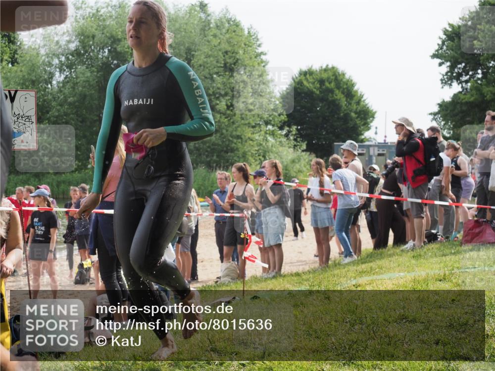 15.06.2025 - 27. Vierlanden-Triathlon KatJ http://msf.ph/oto/8015636 15.06.2025 10:15:39 Schwimmen 508, 509, 511, 554, 564, 620 meine-sportfotos.de