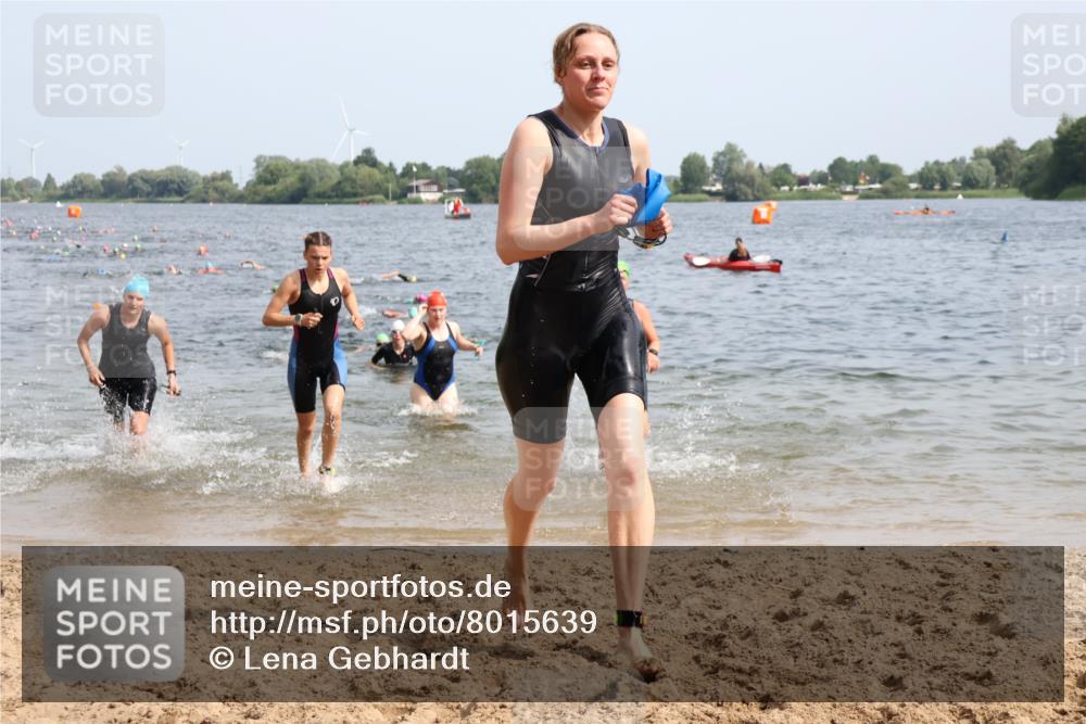 15.06.2025 - 27. Vierlanden-Triathlon Lena Gebhardt http://msf.ph/oto/8015639 15.06.2025 10:15:07 Schwimmen 480, 507, 528, 555, 570, 587, 592, 597, 605, 635 meine-sportfotos.de