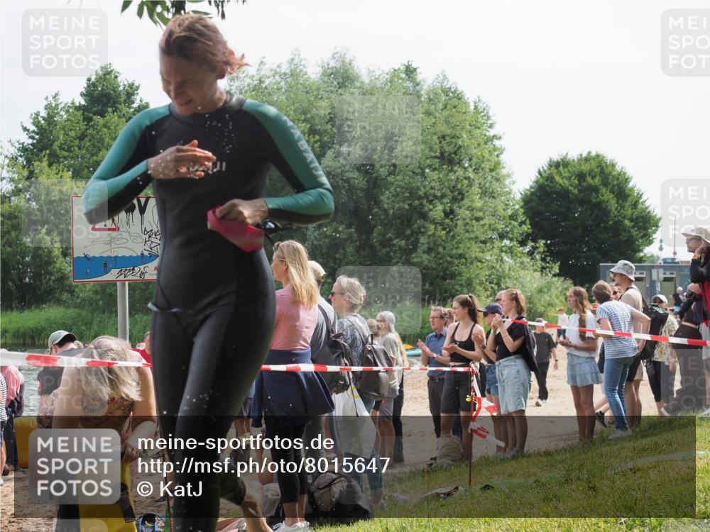 15.06.2025 - 27. Vierlanden-Triathlon KatJ http://msf.ph/oto/8015647 15.06.2025 10:15:39 Schwimmen 508, 509, 511, 554, 564, 620 meine-sportfotos.de