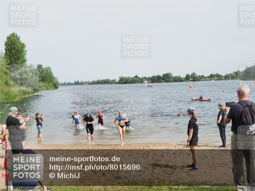 21.06.2025 - 27. Vierlanden-Triathlon MichiJ http://msf.ph/oto/8015696 15.06.2026 10:16:43 Schwimmen 501, 516, 604, 633 meine-sportfotos.de