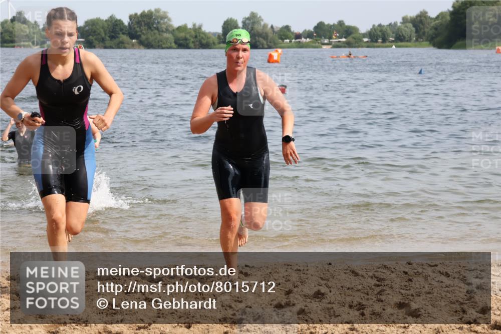 15.06.2025 - 27. Vierlanden-Triathlon Lena Gebhardt http://msf.ph/oto/8015712 15.06.2025 10:15:08 Schwimmen 480, 507, 528, 555, 587, 592, 597, 605, 635 meine-sportfotos.de
