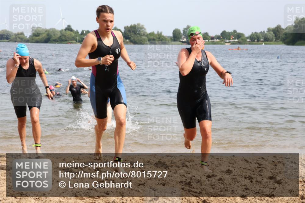 15.06.2025 - 27. Vierlanden-Triathlon Lena Gebhardt http://msf.ph/oto/8015727 15.06.2025 10:15:09 Schwimmen 480, 507, 528, 555, 587, 592, 597, 605, 635 meine-sportfotos.de