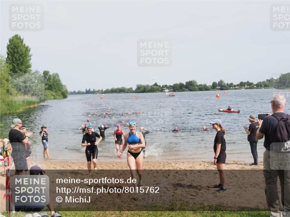 21.06.2025 - 27. Vierlanden-Triathlon MichiJ http://msf.ph/oto/8015762 15.06.2026 10:16:46 Schwimmen 501, 516, 551, 595, 604, 633 meine-sportfotos.de