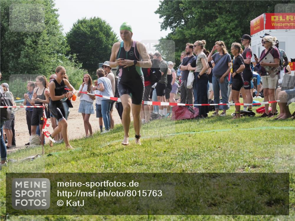 15.06.2025 - 27. Vierlanden-Triathlon KatJ http://msf.ph/oto/8015763 15.06.2025 10:15:45 Schwimmen 483, 508, 509, 511, 564, 577, 590, 620 meine-sportfotos.de