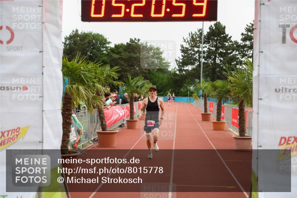 15.06.2025 - 7 Türme Triathlon Michael Strokosch http://msf.ph/oto/8015778 15.06.2025 15:20:58 Ziel 316 meine-sportfotos.de