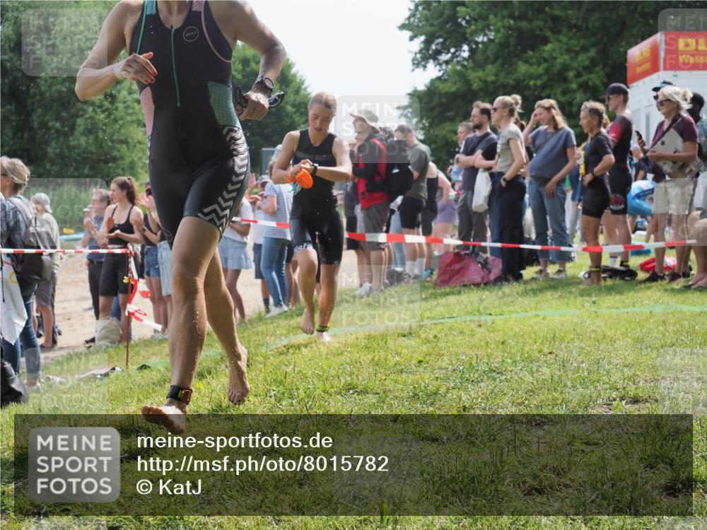 15.06.2025 - 27. Vierlanden-Triathlon KatJ http://msf.ph/oto/8015782 15.06.2025 10:15:46 Schwimmen 483, 509, 511, 564, 577, 590, 630 meine-sportfotos.de