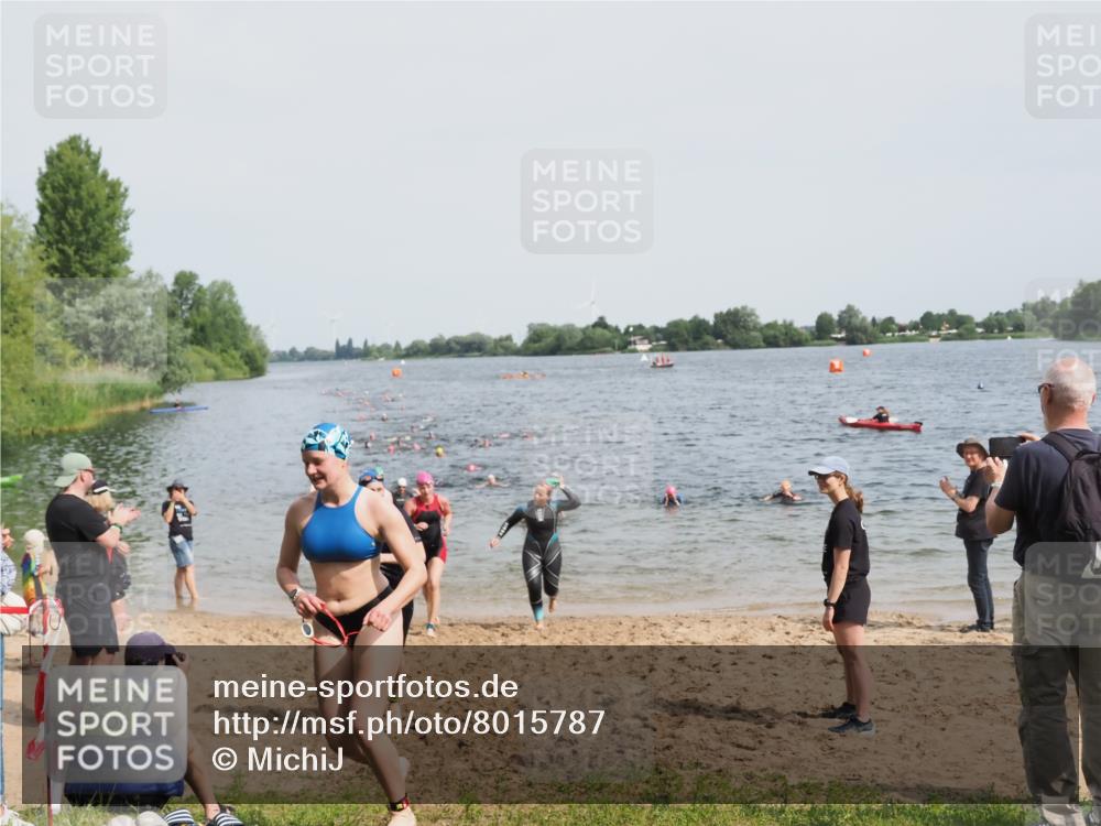 21.06.2025 - 27. Vierlanden-Triathlon MichiJ http://msf.ph/oto/8015787 15.06.2026 10:16:47 Schwimmen 501, 516, 551, 595, 604, 633 meine-sportfotos.de