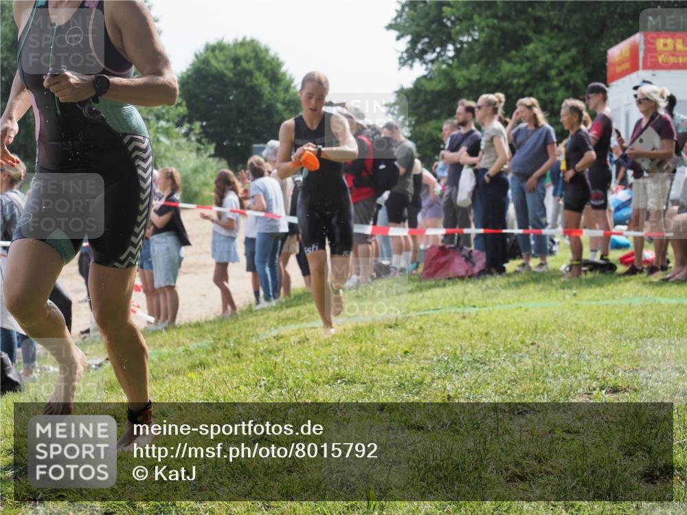 15.06.2025 - 27. Vierlanden-Triathlon KatJ http://msf.ph/oto/8015792 15.06.2025 10:15:46 Schwimmen 483, 509, 511, 564, 577, 590, 630 meine-sportfotos.de