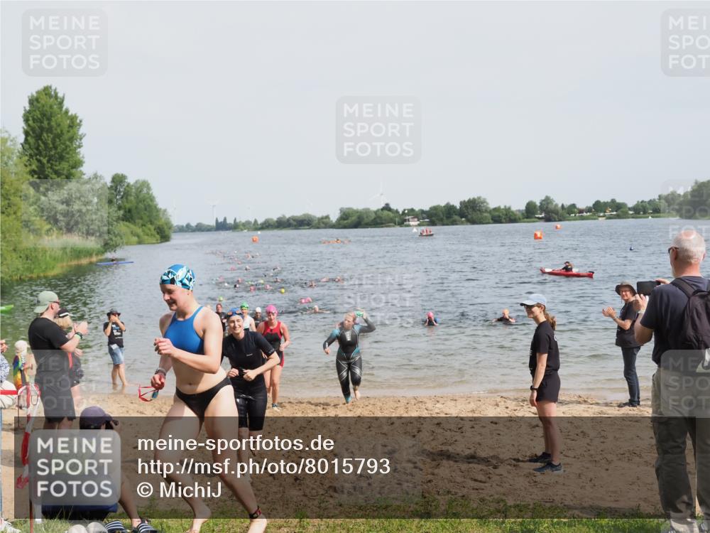 21.06.2025 - 27. Vierlanden-Triathlon MichiJ http://msf.ph/oto/8015793 15.06.2026 10:16:47 Schwimmen 501, 516, 551, 595, 604, 633 meine-sportfotos.de