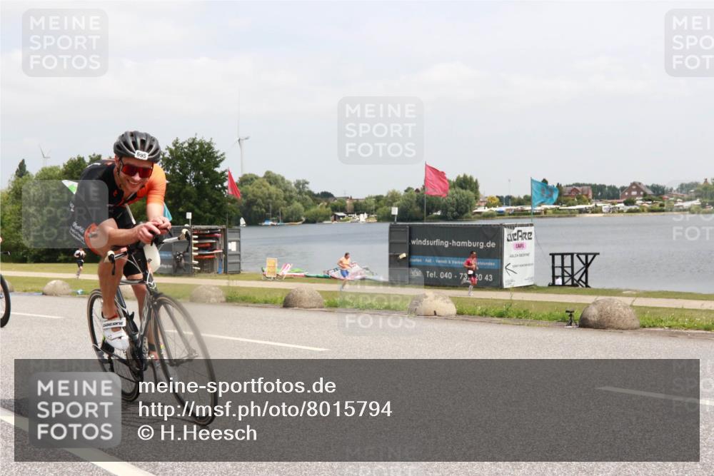 21.06.2025 - 27. Vierlanden-Triathlon H.Heesch http://msf.ph/oto/8015794 15.06.2025 12:04:11 Radfahren 653, 695, 735, 736 meine-sportfotos.de