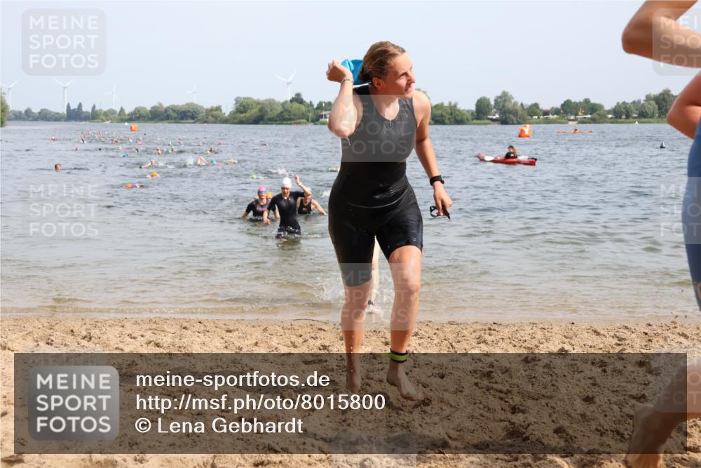 15.06.2025 - 27. Vierlanden-Triathlon Lena Gebhardt http://msf.ph/oto/8015800 15.06.2025 10:15:10 Schwimmen 480, 507, 528, 555, 587, 592, 597, 605, 635 meine-sportfotos.de