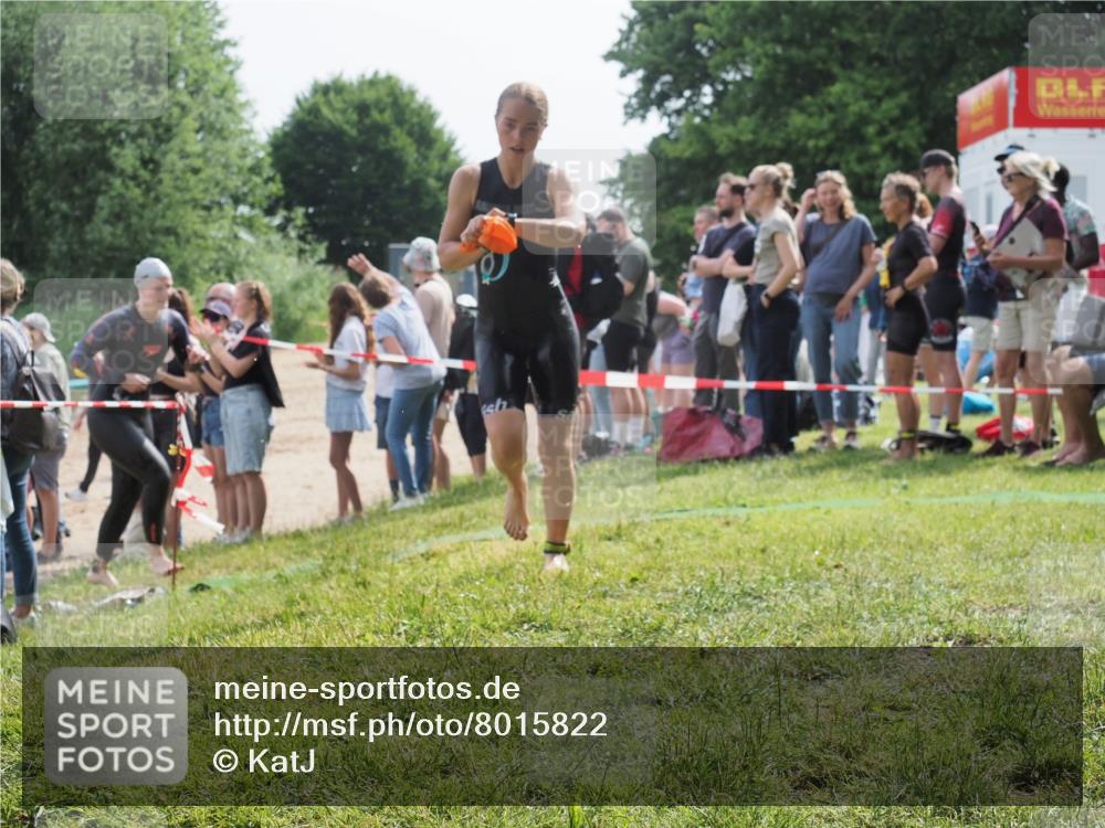 15.06.2025 - 27. Vierlanden-Triathlon KatJ http://msf.ph/oto/8015822 15.06.2025 10:15:46 Schwimmen 483, 509, 511, 564, 577, 590, 630 meine-sportfotos.de