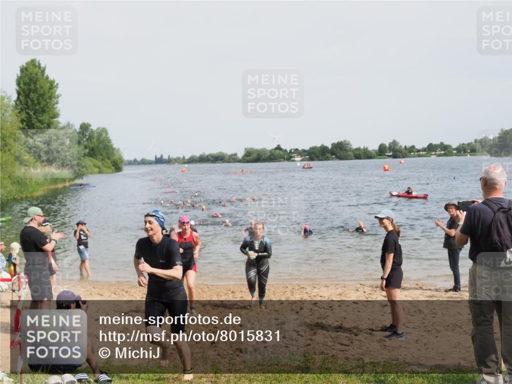 21.06.2025 - 27. Vierlanden-Triathlon MichiJ http://msf.ph/oto/8015831 15.06.2026 10:16:48 Schwimmen 501, 516, 551, 595, 604, 633 meine-sportfotos.de