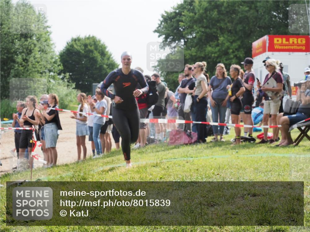 15.06.2025 - 27. Vierlanden-Triathlon KatJ http://msf.ph/oto/8015839 15.06.2025 10:15:48 Schwimmen 483, 505, 509, 564, 577, 590, 630 meine-sportfotos.de