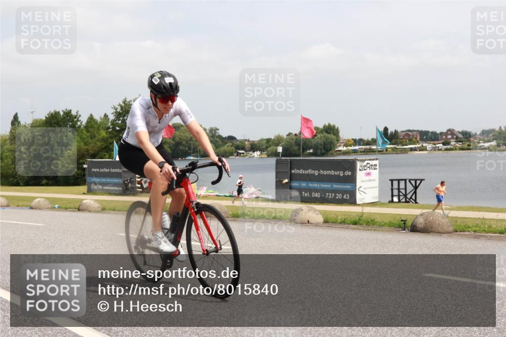 21.06.2025 - 27. Vierlanden-Triathlon H.Heesch http://msf.ph/oto/8015840 15.06.2025 12:04:17 Radfahren 19, 695, 736, 880, 932 meine-sportfotos.de