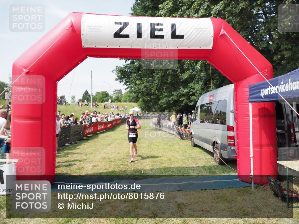 21.06.2025 - 27. Vierlanden-Triathlon MichiJ http://msf.ph/oto/8015876 15.06.2026 11:32:26 Ziel 523 meine-sportfotos.de