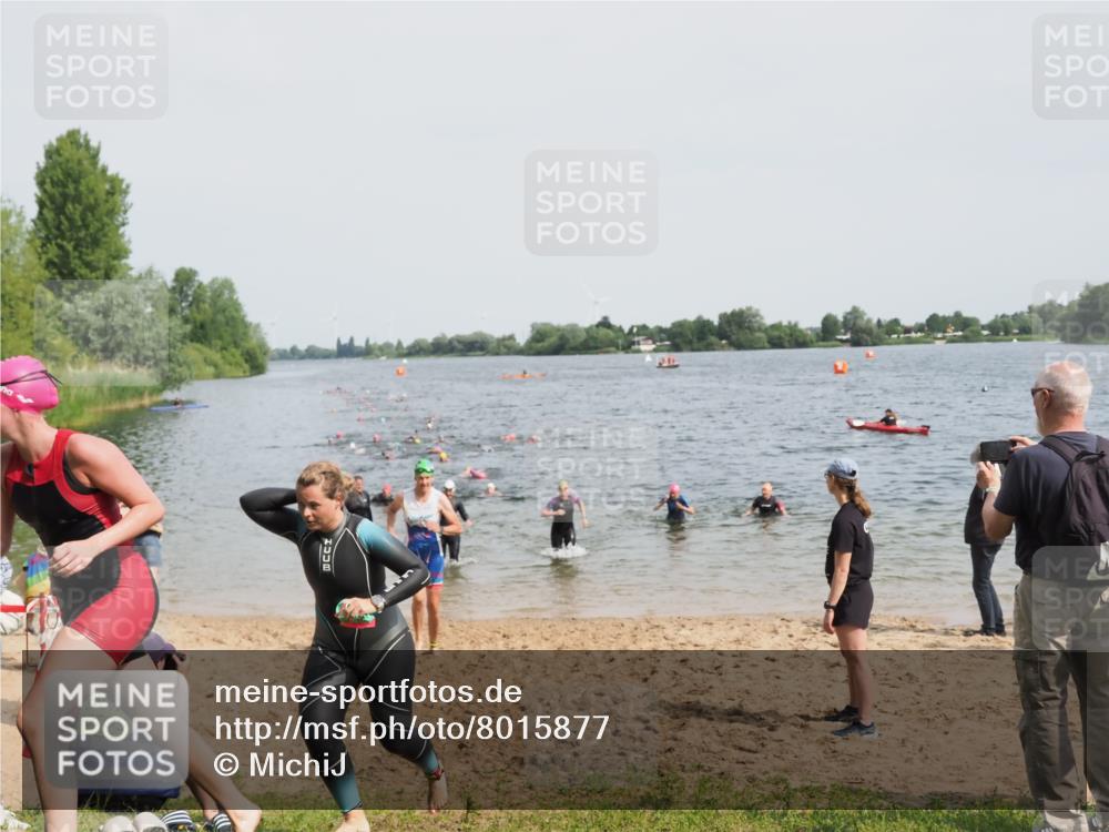 21.06.2025 - 27. Vierlanden-Triathlon MichiJ http://msf.ph/oto/8015877 15.06.2026 10:16:50 Schwimmen 484, 501, 516, 551, 566, 595, 604, 633 meine-sportfotos.de