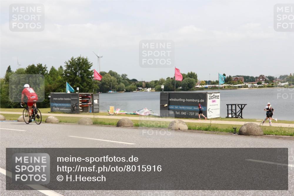 21.06.2025 - 27. Vierlanden-Triathlon H.Heesch http://msf.ph/oto/8015916 15.06.2025 12:04:22 Radfahren 19, 792, 804, 880, 901, 954 meine-sportfotos.de