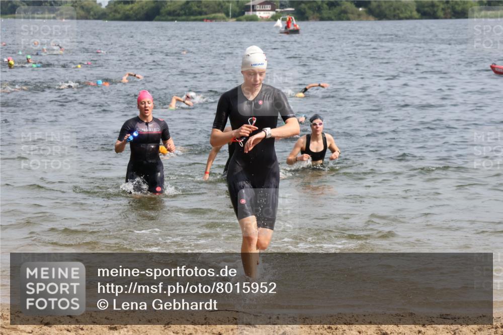 15.06.2025 - 27. Vierlanden-Triathlon Lena Gebhardt http://msf.ph/oto/8015952 15.06.2025 10:15:13 Schwimmen 480, 507, 542, 555, 579, 587, 597, 613, 631, 635 meine-sportfotos.de