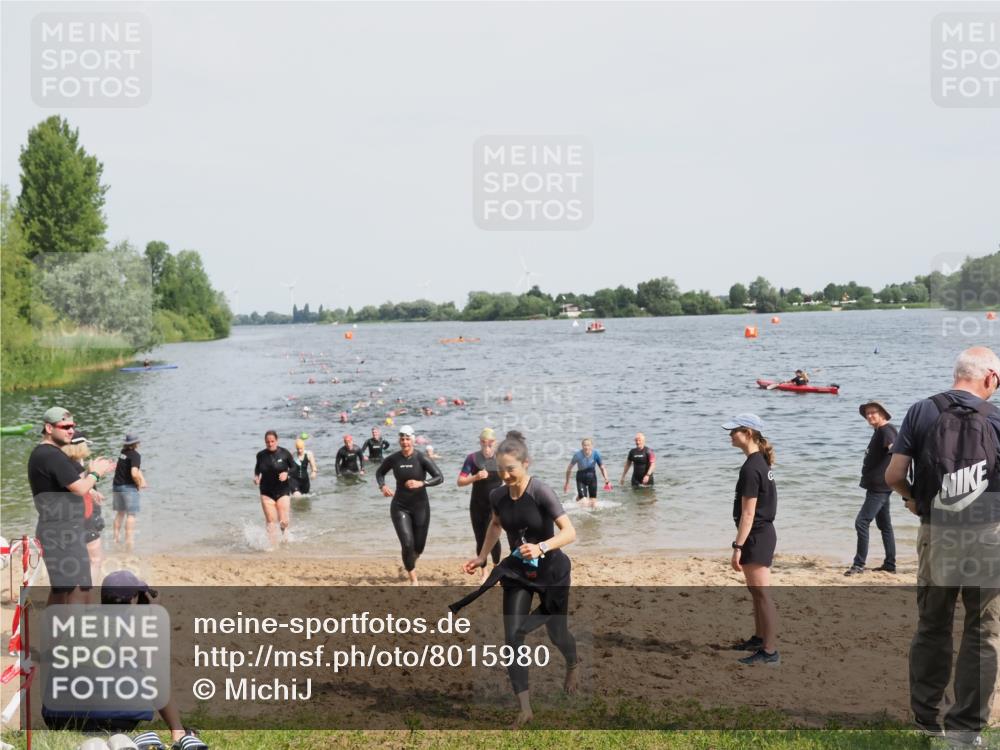 21.06.2025 - 27. Vierlanden-Triathlon MichiJ http://msf.ph/oto/8015980 15.06.2026 10:16:55 Schwimmen 471, 484, 501, 551, 566, 595, 604, 610, 633 meine-sportfotos.de