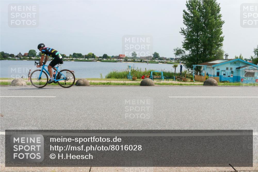 21.06.2025 - 27. Vierlanden-Triathlon H.Heesch http://msf.ph/oto/8016028 15.06.2025 11:55:52 Radfahren 699, 779 meine-sportfotos.de