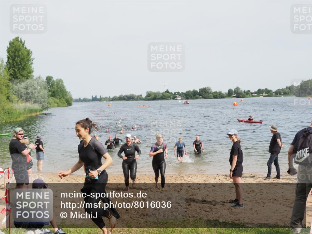 21.06.2025 - 27. Vierlanden-Triathlon MichiJ http://msf.ph/oto/8016036 15.06.2026 10:16:56 Schwimmen 471, 484, 501, 551, 566, 595, 610, 633 meine-sportfotos.de