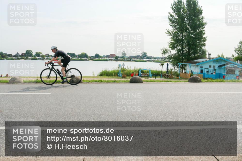 15.06.2025 - 27. Vierlanden-Triathlon H.Heesch http://msf.ph/oto/8016037 15.06.2025 09:12:00 Radfahren 46, 49, 85, 186, 210, 220 meine-sportfotos.de
