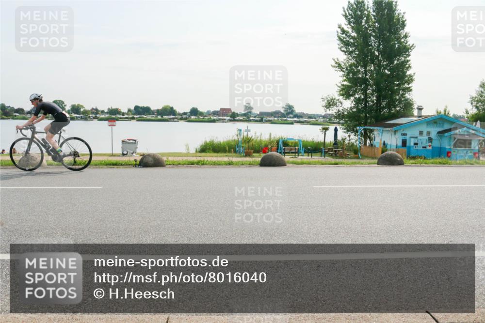 15.06.2025 - 27. Vierlanden-Triathlon H.Heesch http://msf.ph/oto/8016040 15.06.2025 09:12:00 Radfahren 46, 49, 85, 186, 210, 220 meine-sportfotos.de