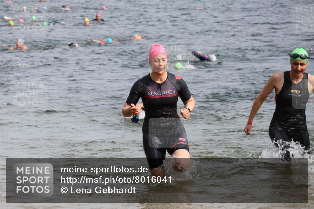15.06.2025 - 27. Vierlanden-Triathlon Lena Gebhardt http://msf.ph/oto/8016041 15.06.2025 10:15:16 Schwimmen 480, 507, 542, 555, 579, 587, 597, 613, 631, 635 meine-sportfotos.de